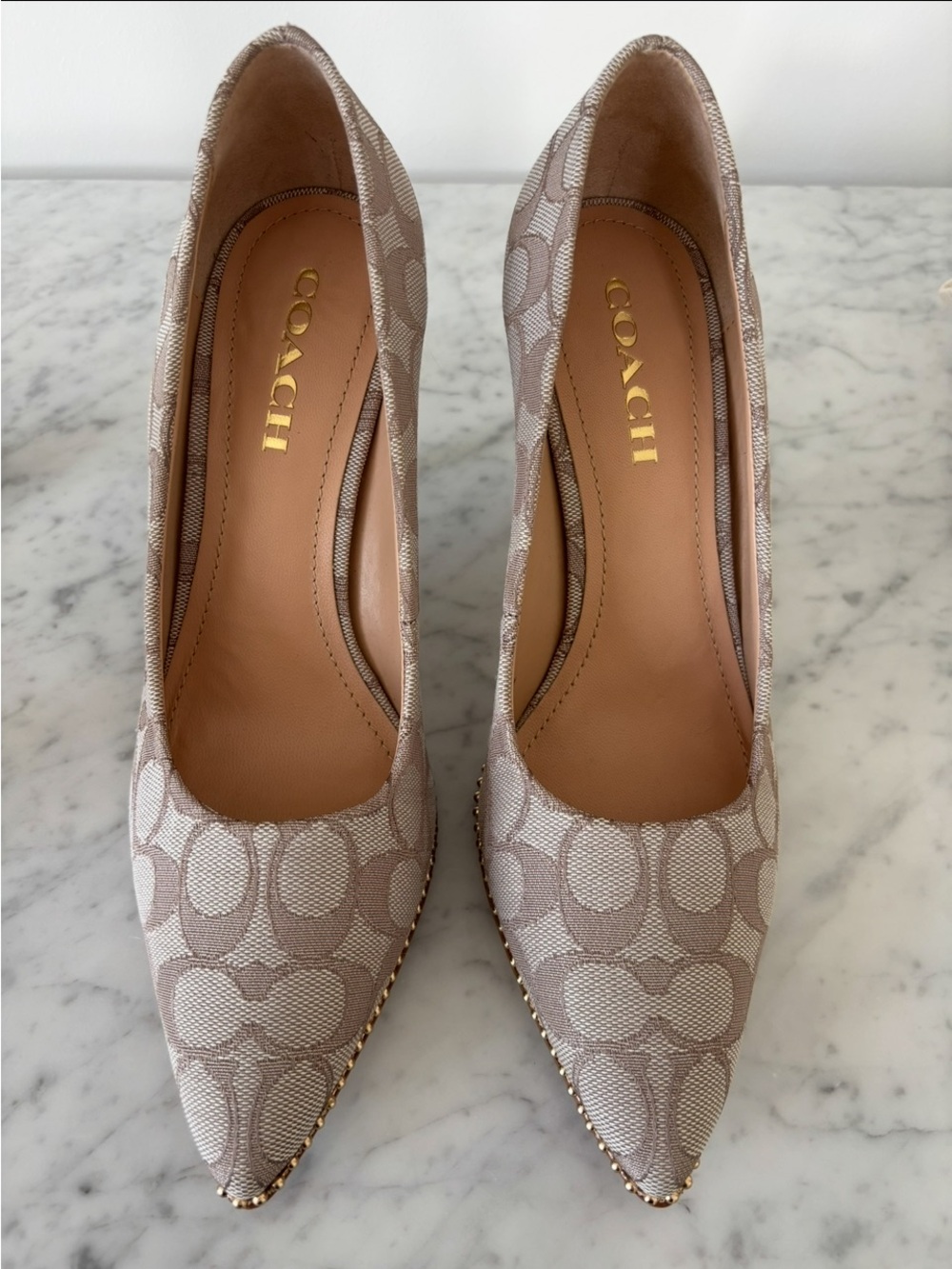 Coach 8.5 New Signature Jacquard Logo Beige Tan Waverly Pumps Heels
